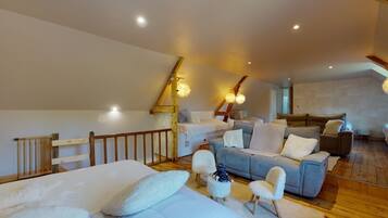 11 bedrooms, iron/ironing board, Internet