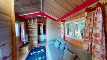 TV, fireplace, ping pong