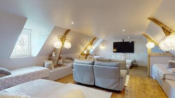 10 bedrooms, iron/ironing board, WiFi