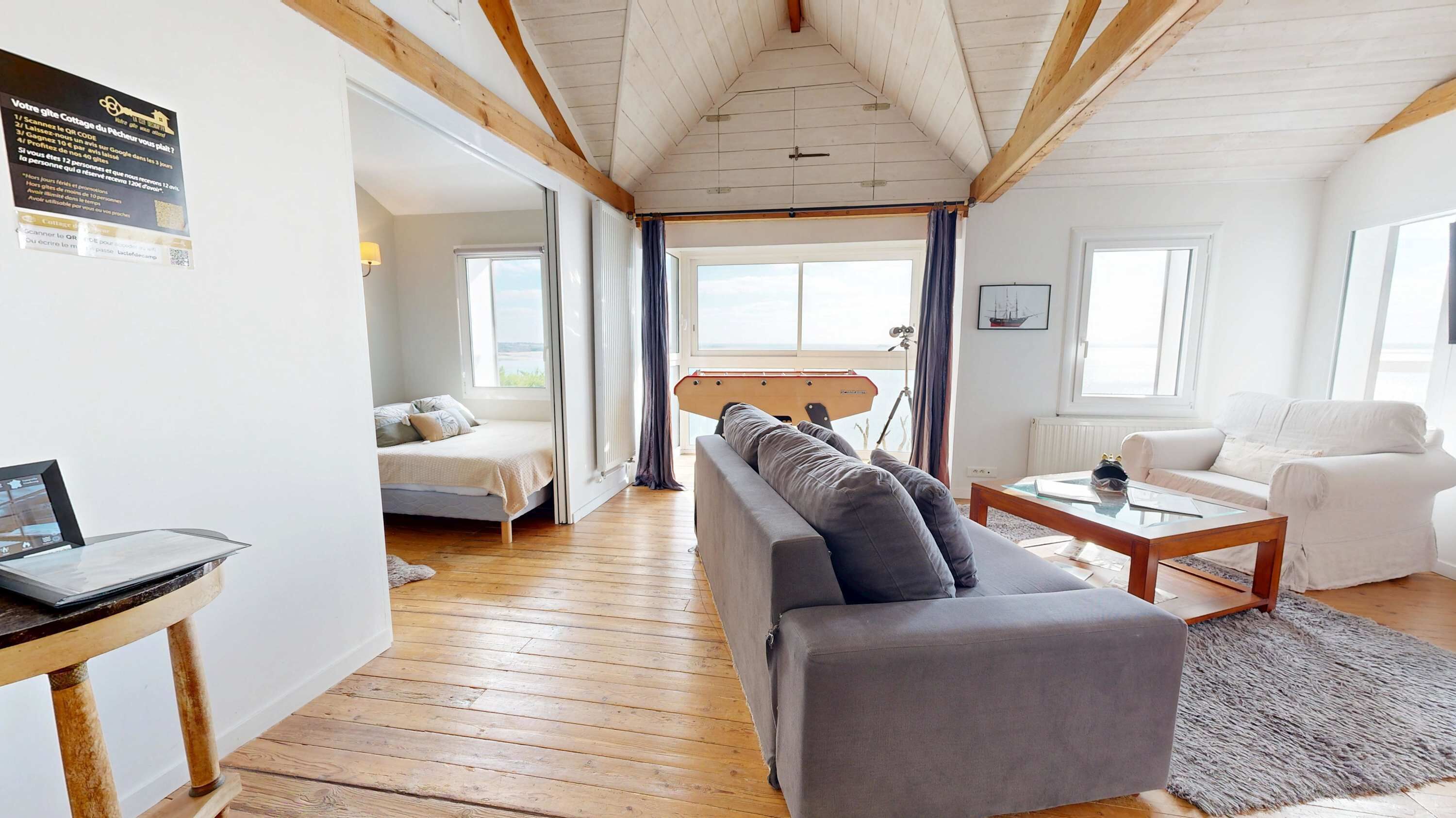 Televisie, tafelvoetbal en een stereo