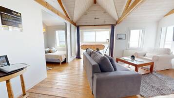 Televisie, tafelvoetbal en een stereo