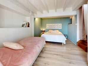 5 bedrooms, iron/ironing board, internet