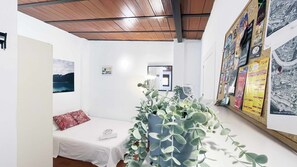 2 soverom, strykejern/-brett, reiseseng for barn og wi-fi (inkludert)