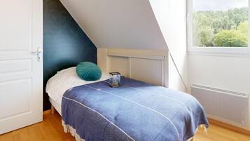 6 bedrooms, iron/ironing board, WiFi