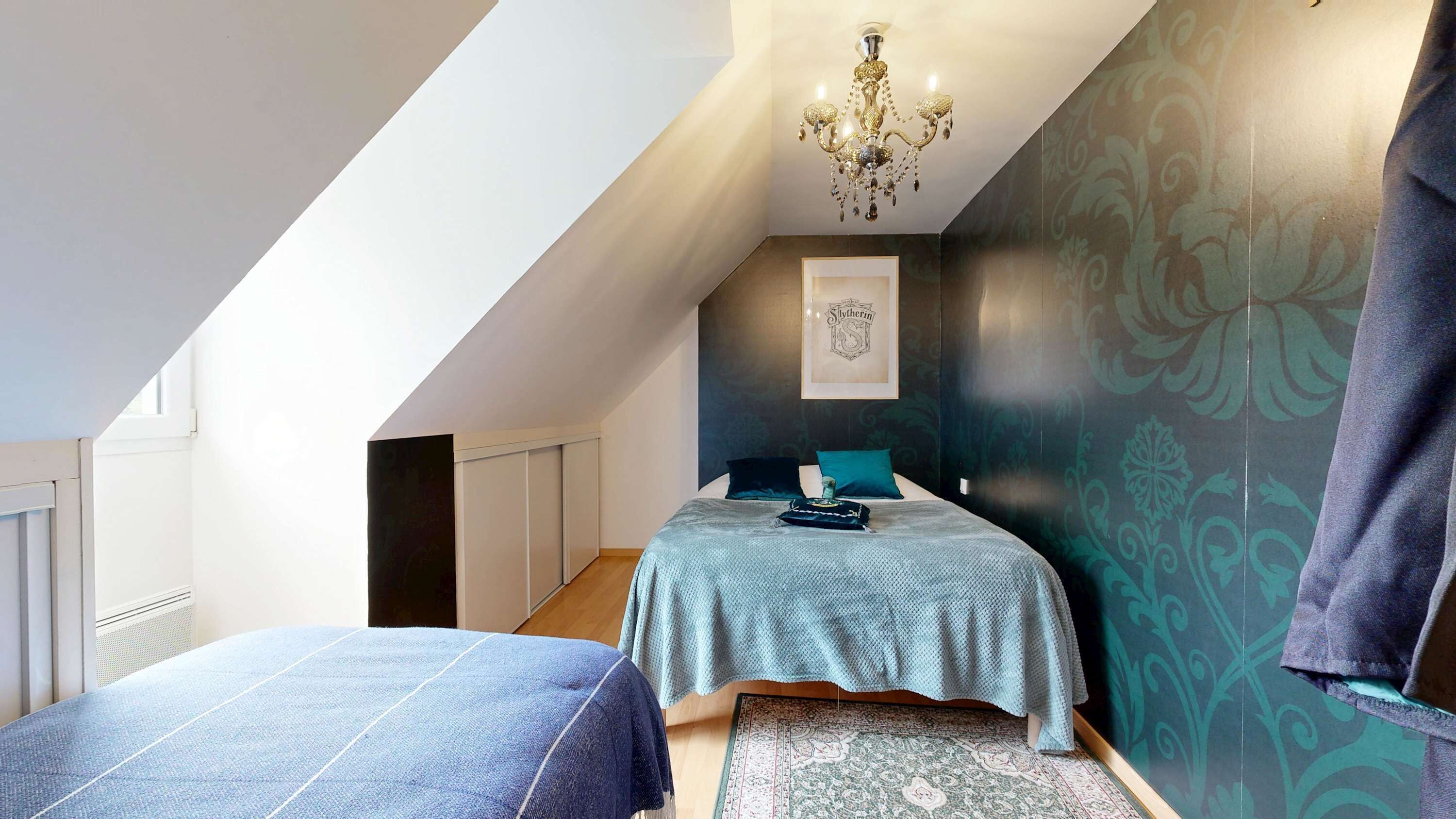 6 slaapkamers, een strijkplank/strijkijzer, wifi