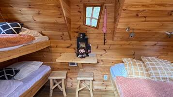 7 habitaciones, tabla de planchar con plancha y internet