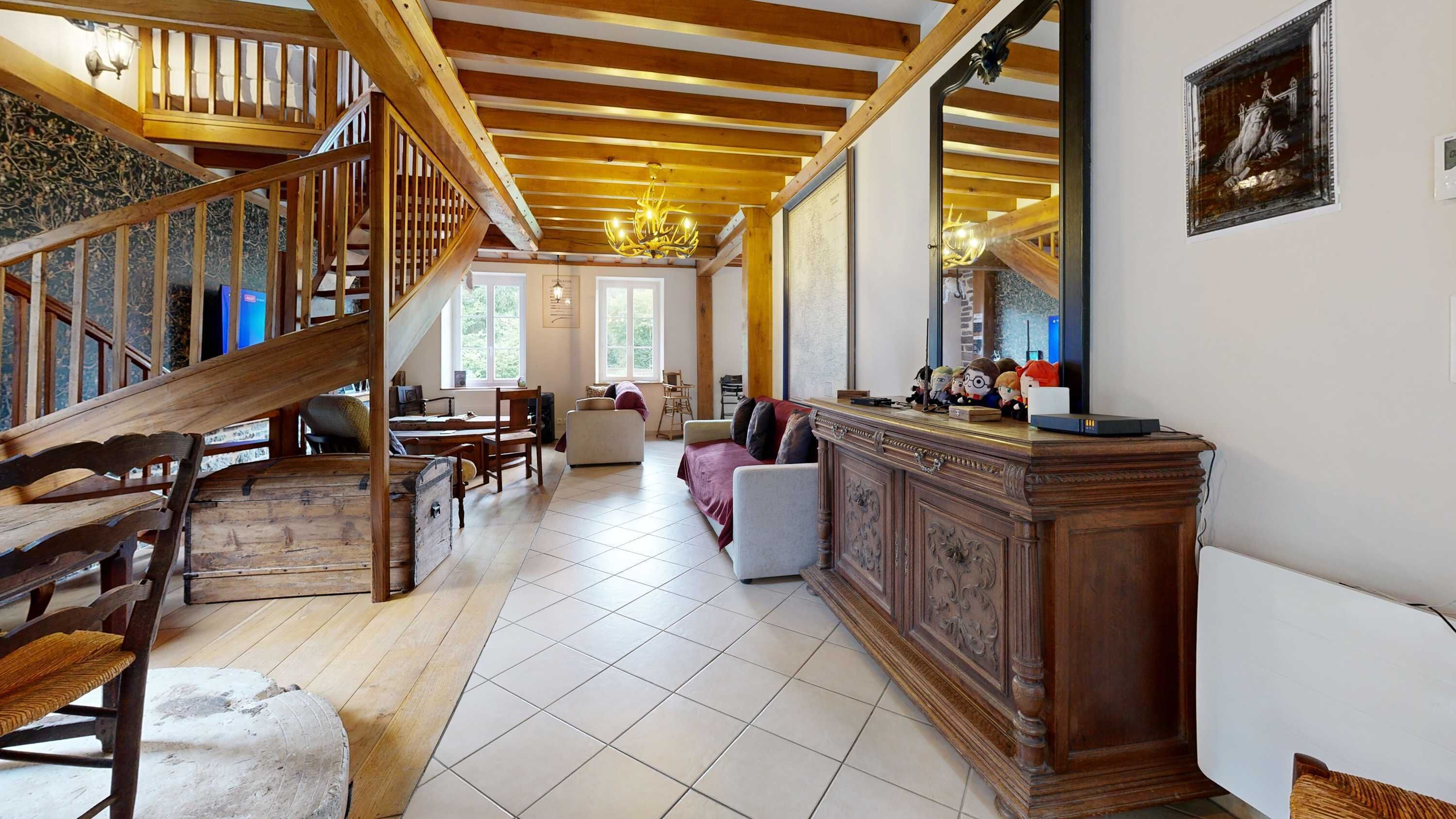 Televisie, tafelvoetbal, een stereo en een kantoor