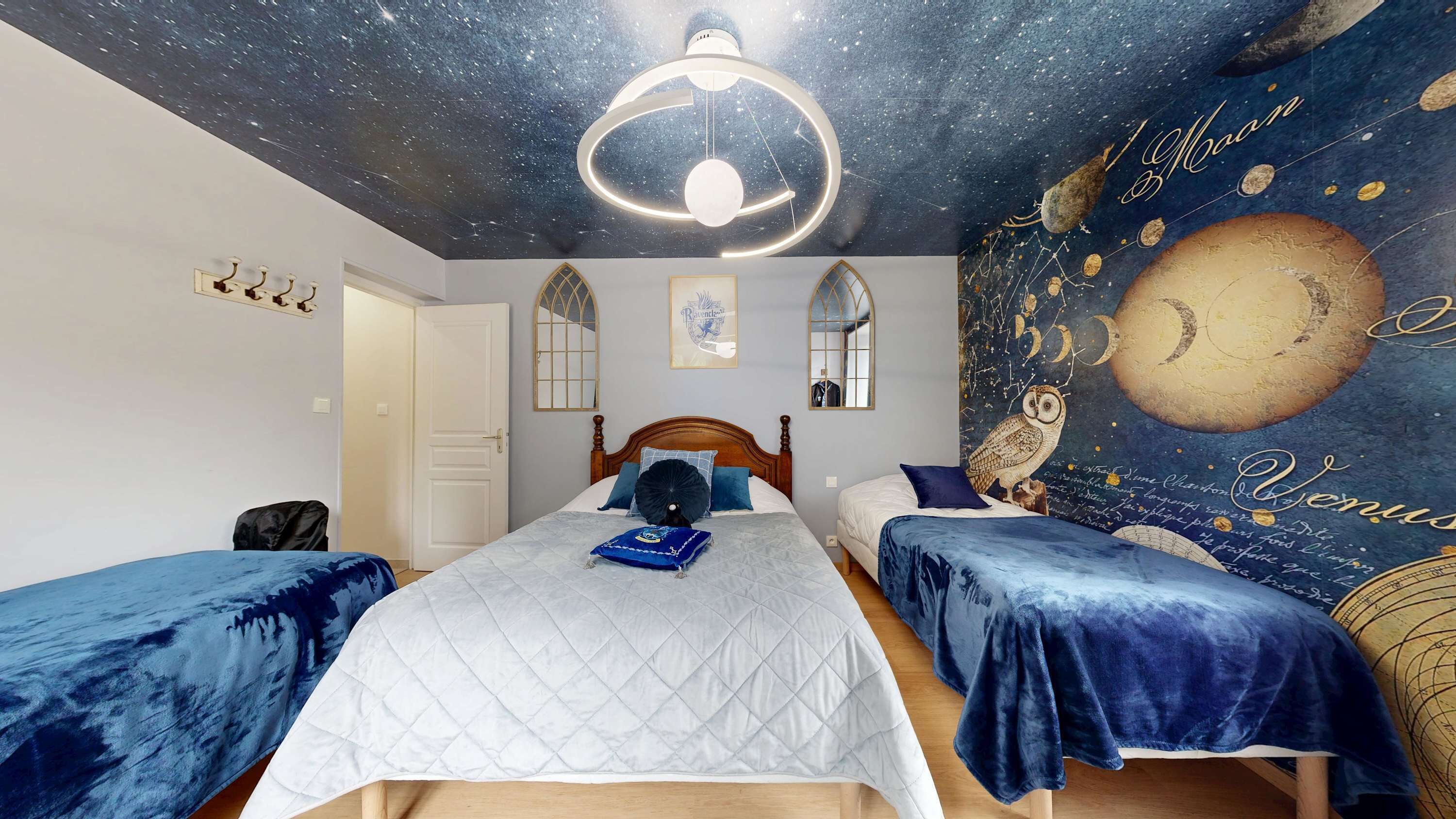 7 slaapkamers, een strijkplank/strijkijzer, internet