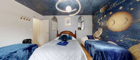 6 bedrooms, iron/ironing board, WiFi