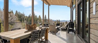 Mountain Modern Retreat w/Hot Tub