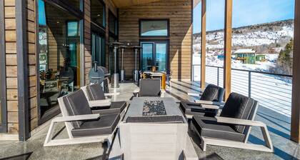 Mountain Modern Retreat w/Hot Tub