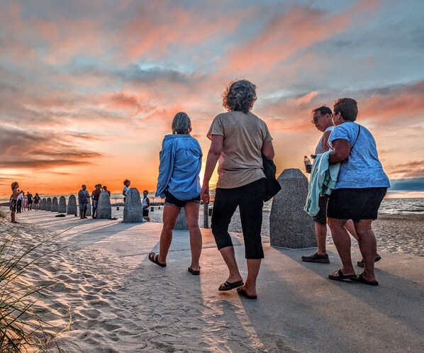 Beach - A cozy little house along Trail Creek awaits you. Relax. Unwind. Enjoy. (Michigan City)