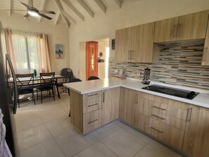 Fridge, microwave, oven, stovetop - A modern and spacious house, steps to the beach with a private pool!! (Saint James)