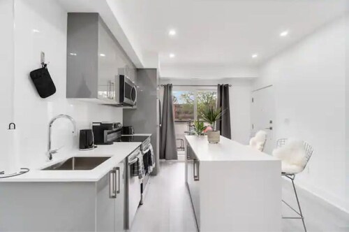 Luxury New Condo By Niagara Falls