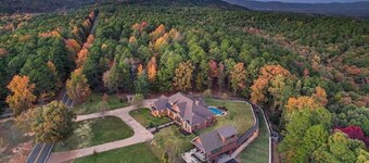 Mountainside Luxury Cottage 2—LOCATION! LOCATION!