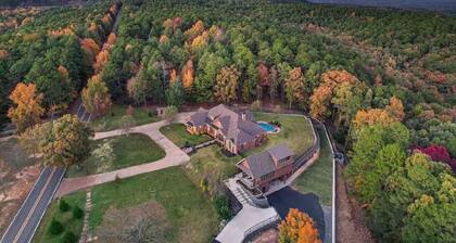 Mountainside Luxury Cottage 2—LOCATION! LOCATION!