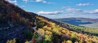 Mountainside Luxury Cottage 2—LOCATION! LOCATION!