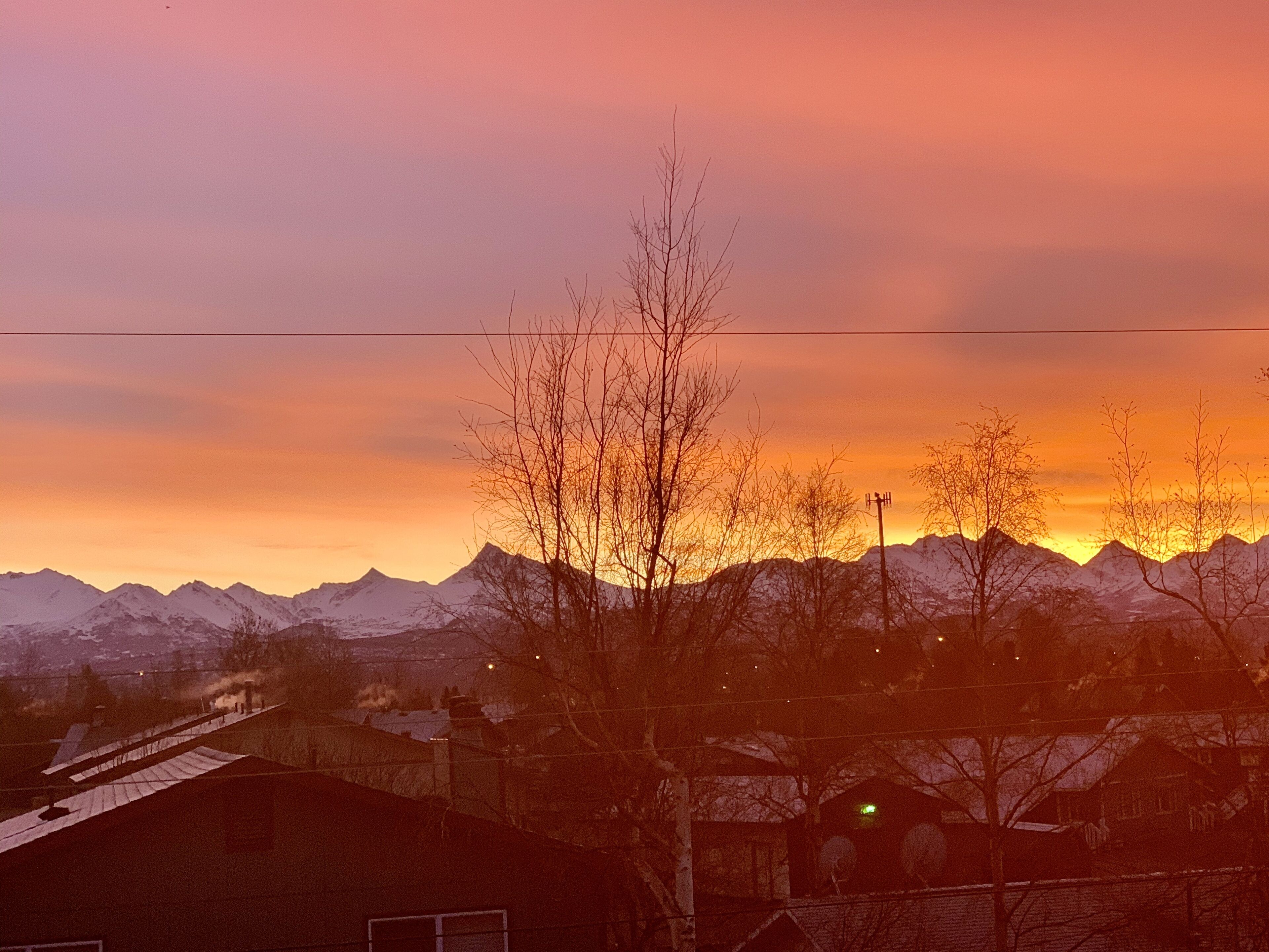 NEW LISTING! Adventure and Unwind:View of Mountains,  Near AirP, Lake w 2 Kayaks