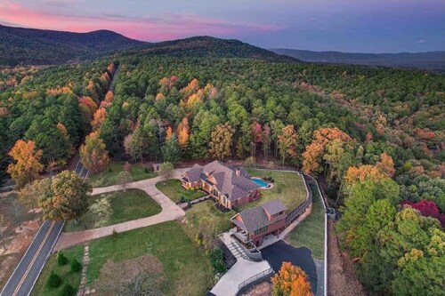 Mountainside Luxury Unit 3—LOCATION! LOCATION!