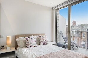 3 chambres, fer et planche à repasser, Wi-Fi, draps fournis