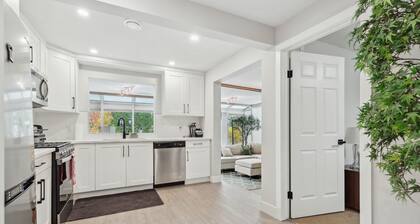 Chic DBL Suite Oasis with Hot Tub-Sleeps 15