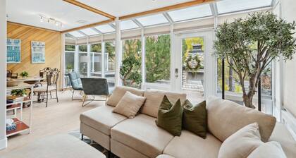 Chic DBL Suite Oasis with Hot Tub-Sleeps 15