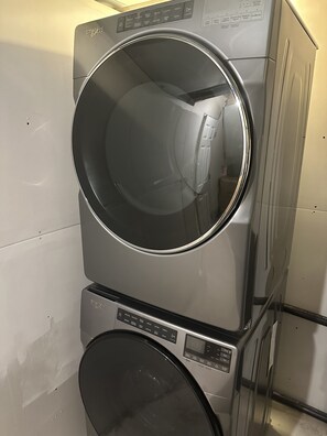 Interior - Brand New Luxury Haven: Spacious 1BR Basement Gem with Modern Elegance Galore! (Mississauga)