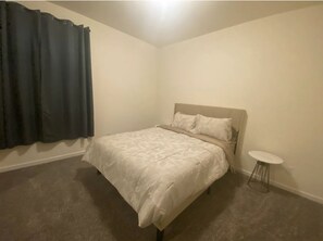 5 chambres, fer et planche à repasser, Wi-Fi, draps fournis