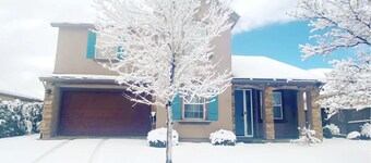 5BDR winter getaway with amazing views. Only 30 miles to ski resorts