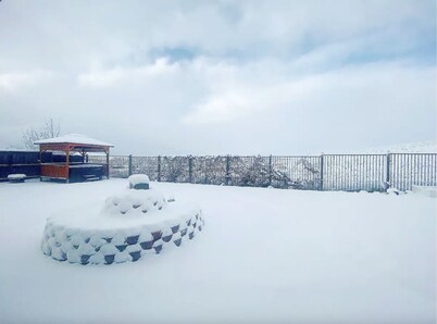 5BDR winter getaway with amazing views. Only 30 miles to ski resorts
