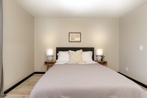 3 bedrooms, iron/ironing board, WiFi, bed sheets