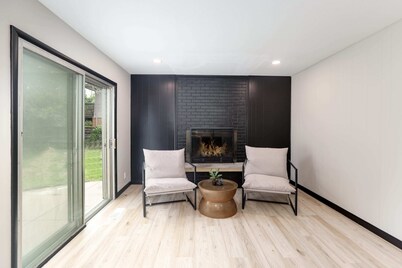 Amazing East Side 3BR 2BA Wifi SMRT TV