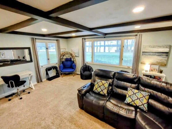 Télévision, jeux vidéo, lecteur de DVD, livres