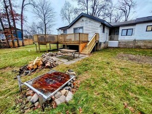 Outdoor dining - The Cottage At Long Lake (Portage)