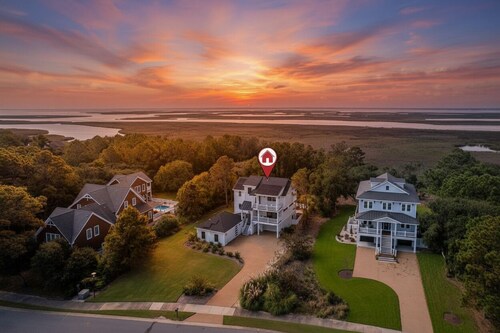 LUX Soundfront Home, Elevator, Pool, HotTub, Games, Renowned Currituck Club Access