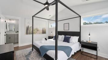 6 bedrooms, desk, iron/ironing board, travel crib