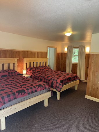 Business Studio Suite | Free WiFi, bed sheets. Sportsmen Motel