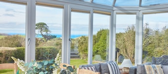 Little Seawynds is a lovely spacious property with panoramic coastal views set above the picturesque