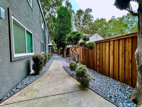 Property grounds - First floor gated, central & remodeled apartment (Sacramento)