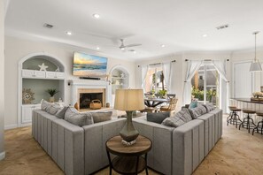 TV, caminetto, videogiochi