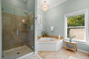 Baignoire, séchoir à cheveux