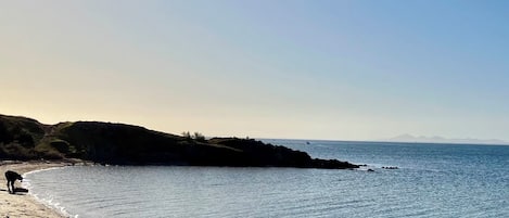 Beach nearby, sun-loungers, beach towels