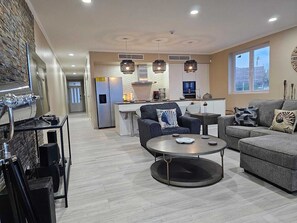 Smart TV, books, printers - Little bit of Heaven Aruba - Beachfront Condo at Rodgers Beach  (San Nicolas)