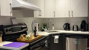 Microonde, forno, piano cottura, lavastoviglie