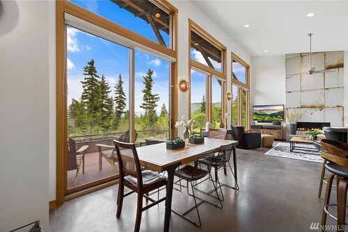 Your All-Season Haven: Luxury Meets Adventure in Nature's Playground