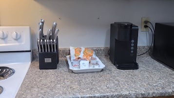 冰箱、微波炉、烤箱、炉灶