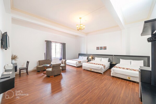 Family Room | Minibar, desk, soundproofing, free WiFi - HUNG DAN DA LAT HOTEL (Da Lat)