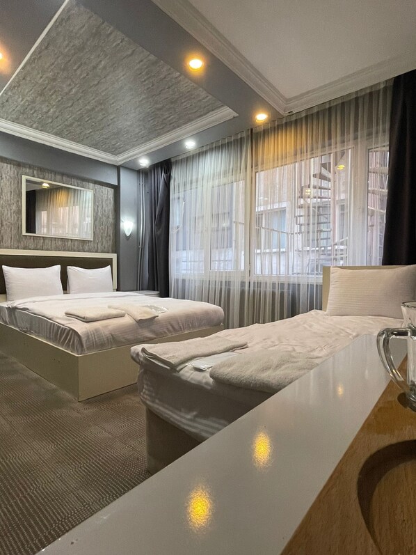 Economy Room | 1 bedroom, desk, laptop workspace, soundproofing - Ufuk Otel (Istanbul)