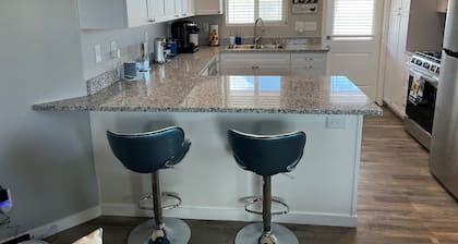 đ»Sunflower Cottageđ»Breathtaking Mountain Views & Fresh Air Retreat!