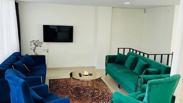 City Apartment | 3 bedrooms, blackout drapes, iron/ironing board, free WiFi